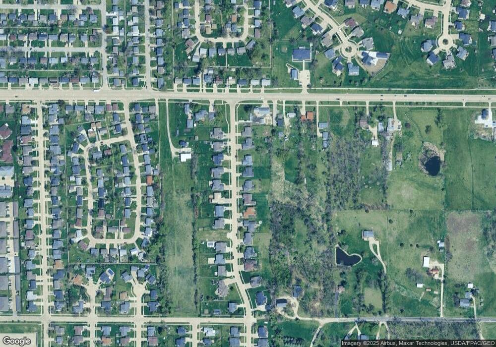 3409 Royal Dr SW, Cedar Rapids, IA 52404 - photo 1