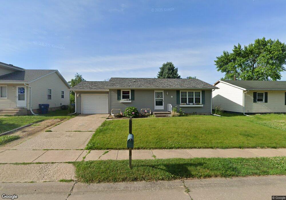2911 W 66th St, Davenport, IA 52806 - photo 1
