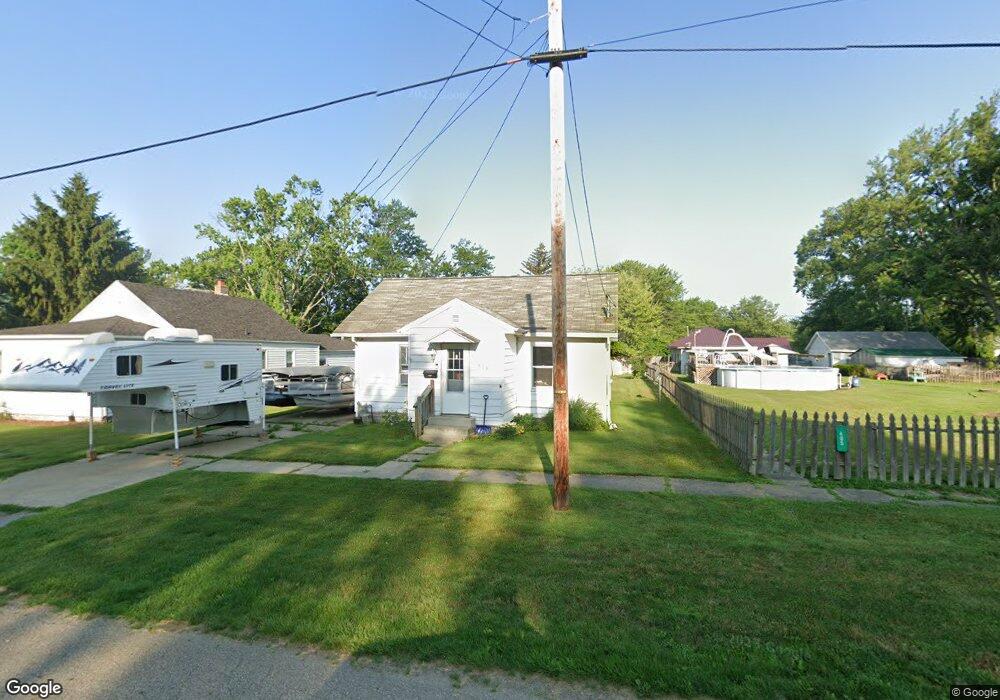 403 Hickory St, Three Oaks, MI 49128 - photo 1