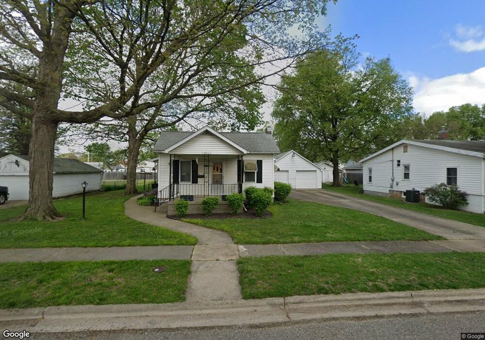 411 N Sherman St, Lincoln, IL 62656 - photo 1
