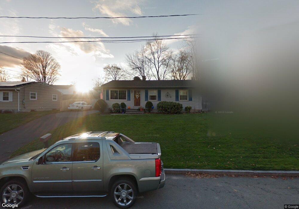 82 Pinecrest Dr, Springfield, MA 01118 - photo 1