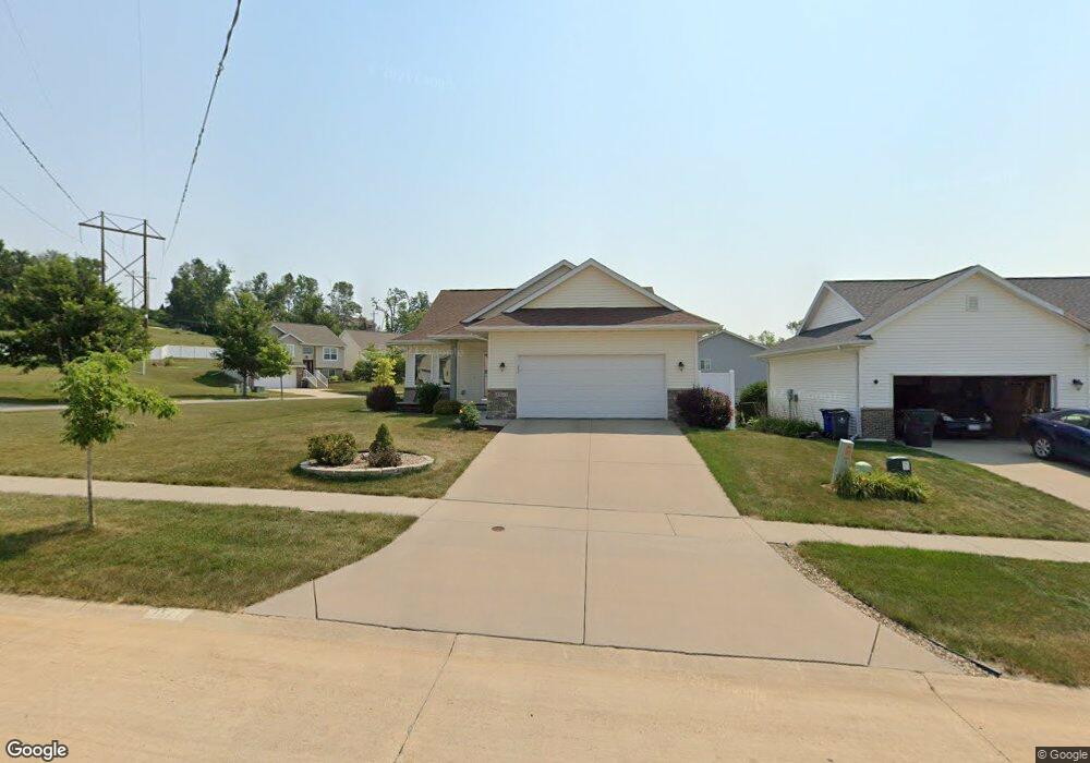 1511 Grizzly Dr NW, Cedar Rapids, IA 52405 - photo 1