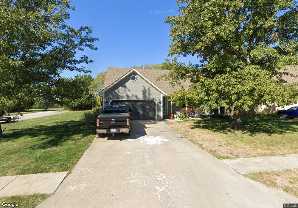 1010 Oak Dr, Raymore, MO 64083 - photo 1