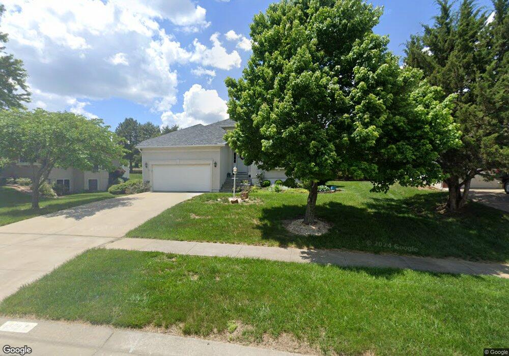 4509 SW Moundview Dr, Topeka, KS 66610 - photo 1