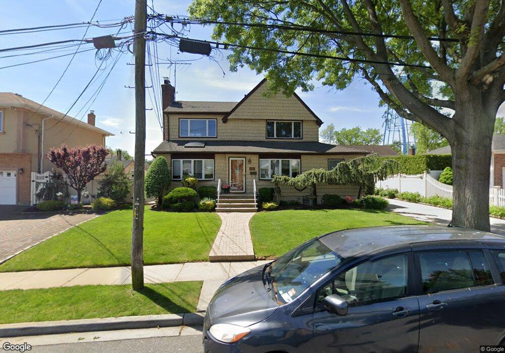 867 Maloon Ave, Franklin Square, NY 11010 - photo 1