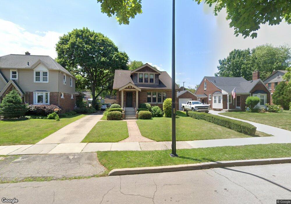 311 Hillcrest Ave, Grosse Pointe Farms, MI 48236 - photo 1