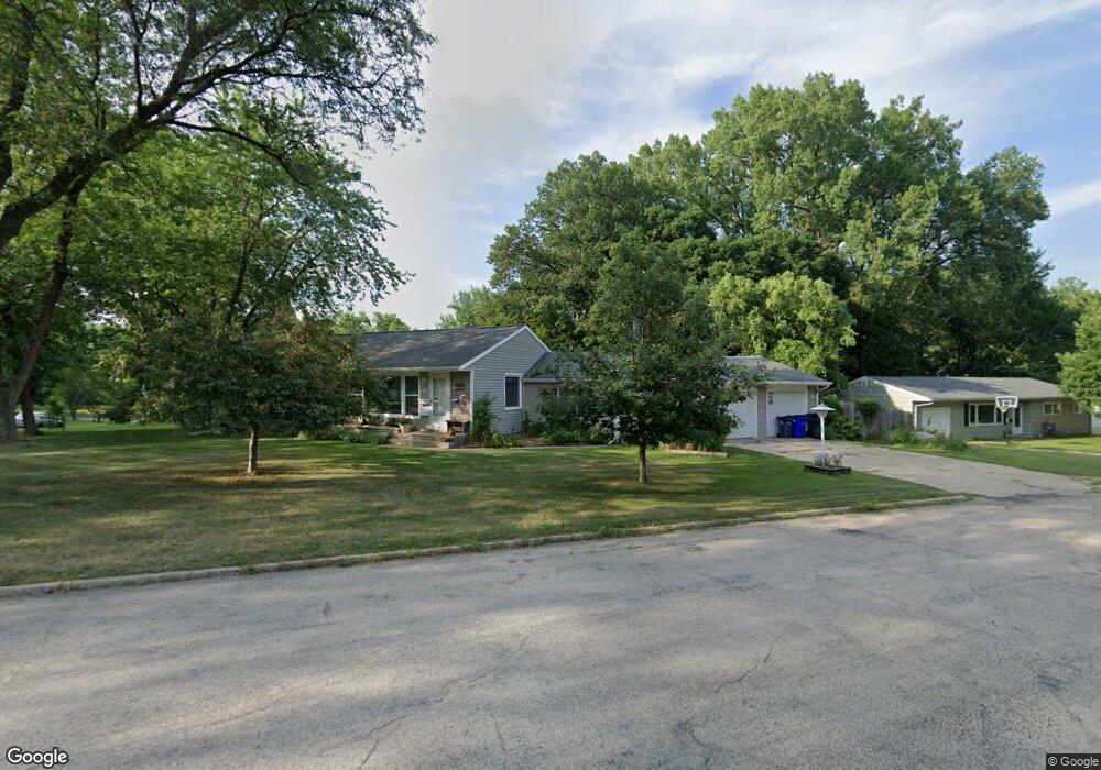 1228 33rd St SE, Cedar Rapids, IA 52403 - photo 1