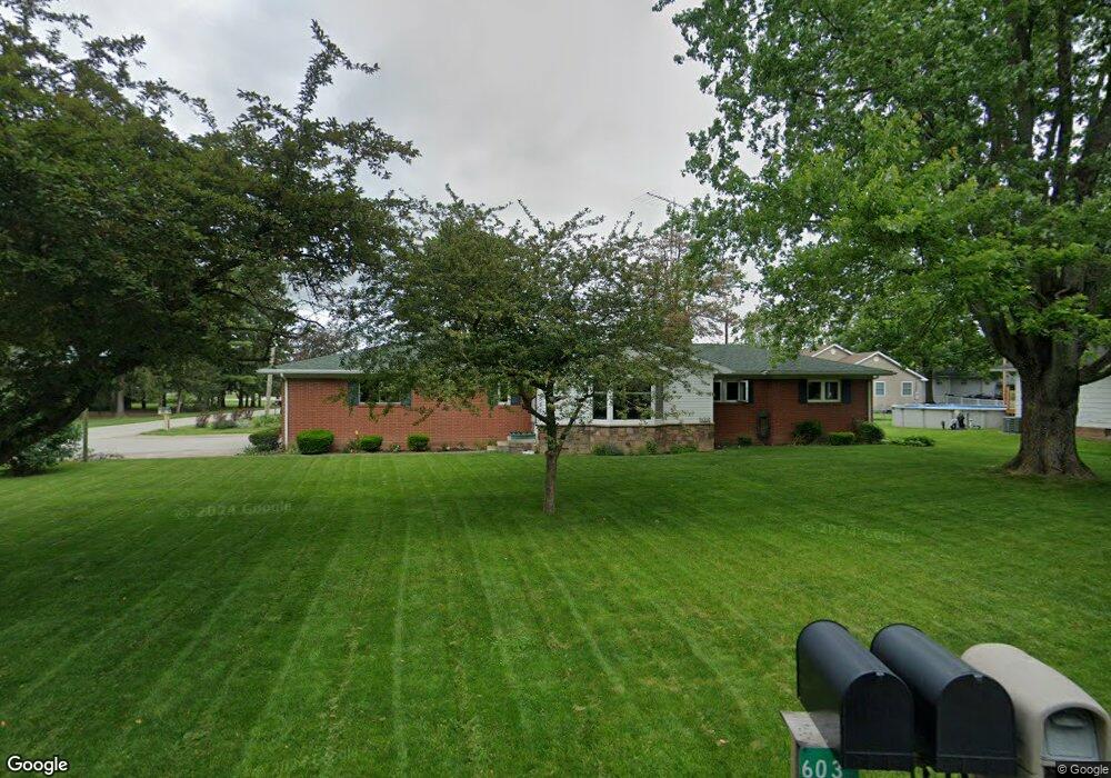 582 Parklane Dr, Woodville, OH 43469 - photo 1