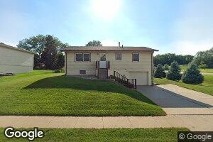 612 Oak Dr, Wayne, NE 68787