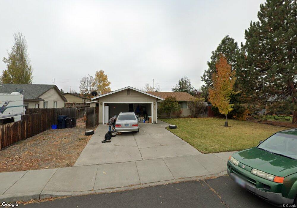 2534 SW Glacier Ave, Redmond, OR 97756 - photo 1