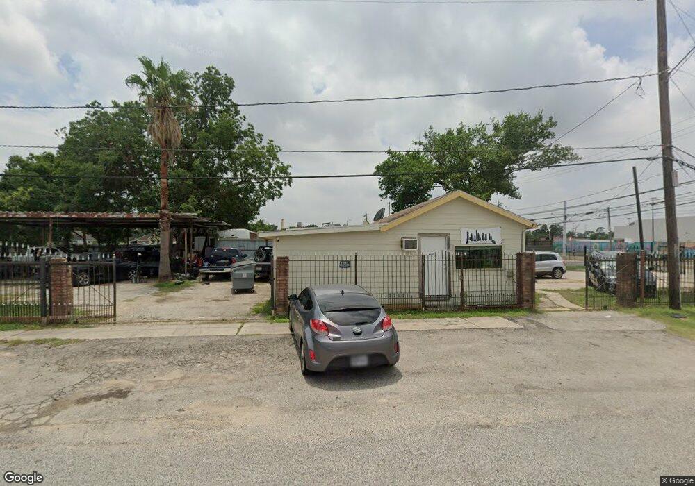 7520 Fulton St, Houston, TX 77022 - photo 1