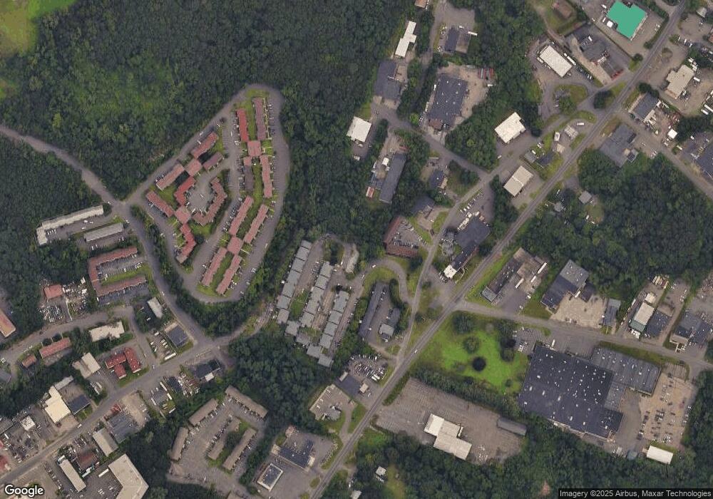 92 Wakelee Rd unit 16, Waterbury, CT 06705 - photo 1