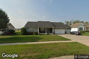 285 Pine Crest Dr, Robins, IA 52328