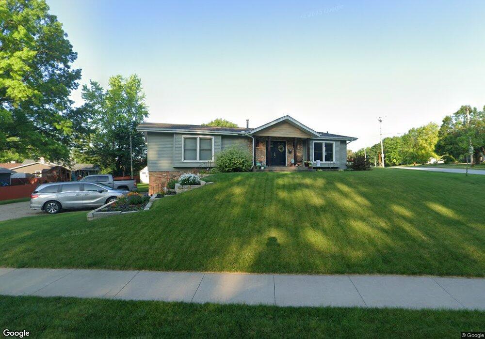2810 Olympia Dr, Bettendorf, IA 52722 - photo 1