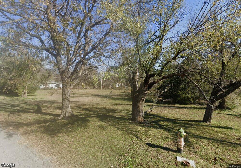 814 NE 2nd St, Henryetta, OK 74437 - photo 1