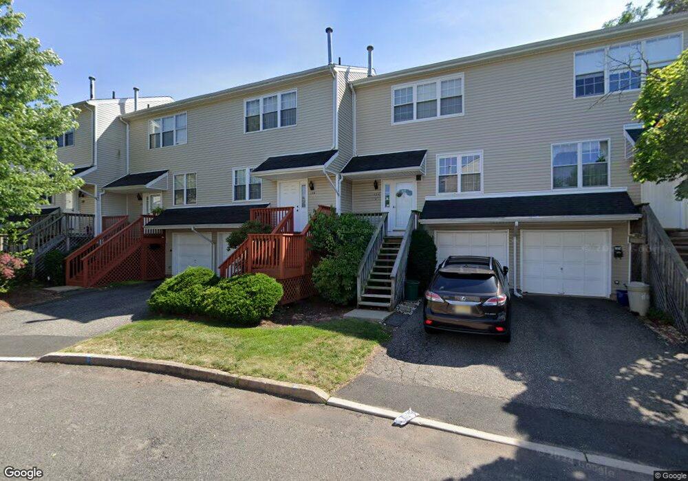 416 Birch Ct unit 416, New Brunswick, NJ 08901 - photo 1