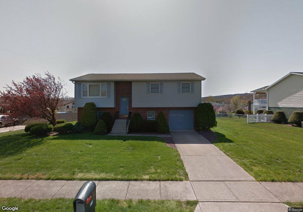 205 Robin Dr, Kingston, PA 18704 - photo 1