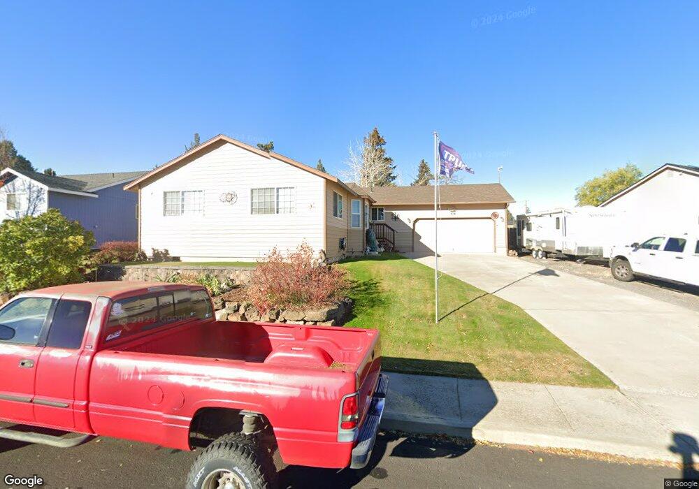 2947 SW Volcano Cir, Redmond, OR 97756 - photo 1