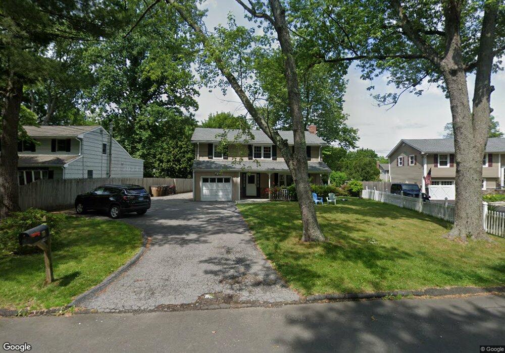 90 Woodridge Dr S, Stamford, CT 06902 - photo 1