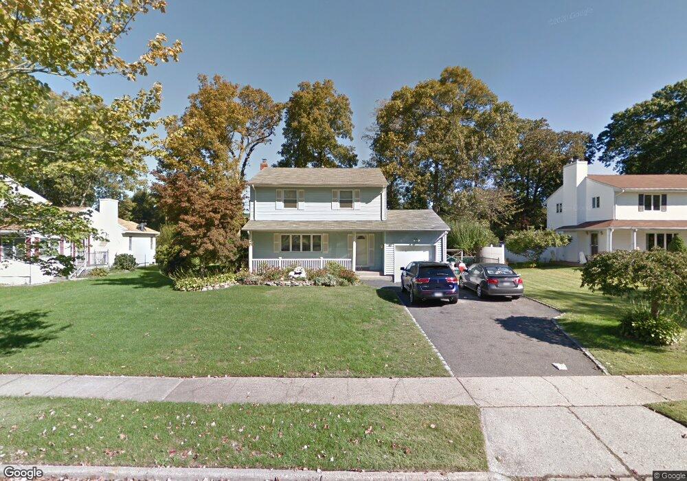 48 Schuyler Dr, ComMacK, NY 11725 - photo 1