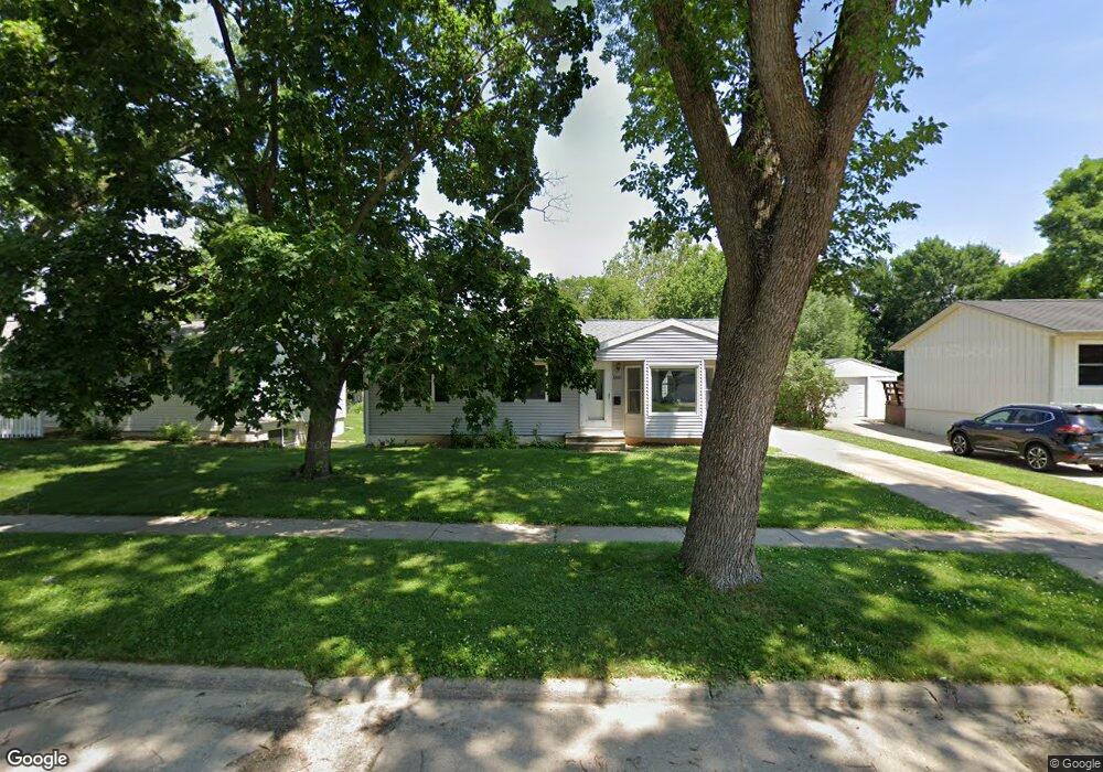 3210 44th St NE, Cedar Rapids, IA 52402 - photo 1