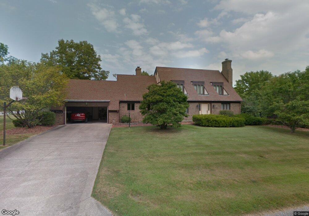 201 Mohawk Dr, Harrisburg, IL 62946 - photo 1