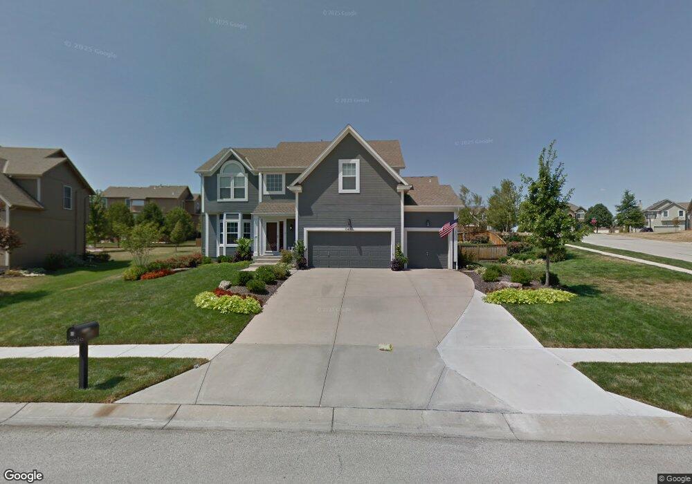 5402 Theden St, Shawnee, KS 66218 - photo 1