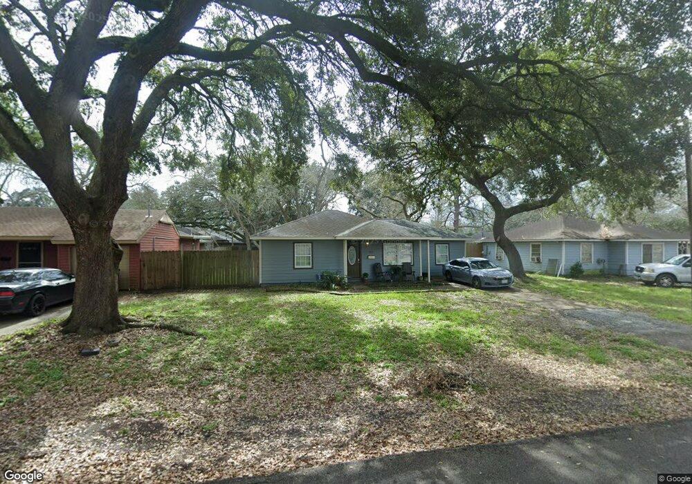 221 Mclemore Dr, Alvin, TX 77511 - photo 1