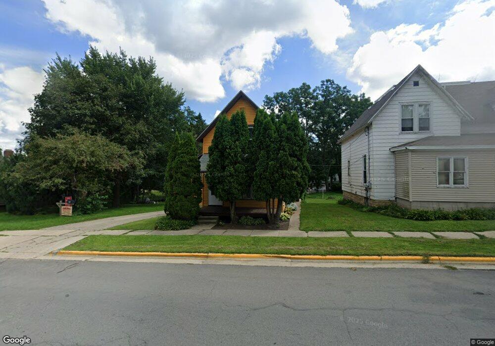 102 N Madison St, Evansville, WI 53536 - photo 1