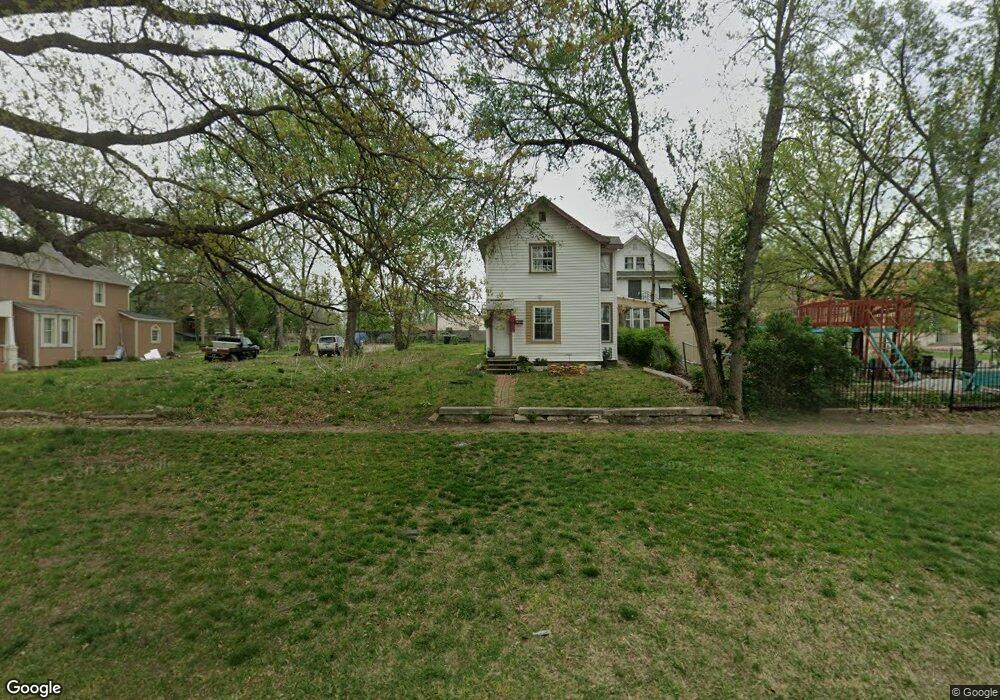 328 SW Tyler St, Topeka, KS 66603 - photo 1