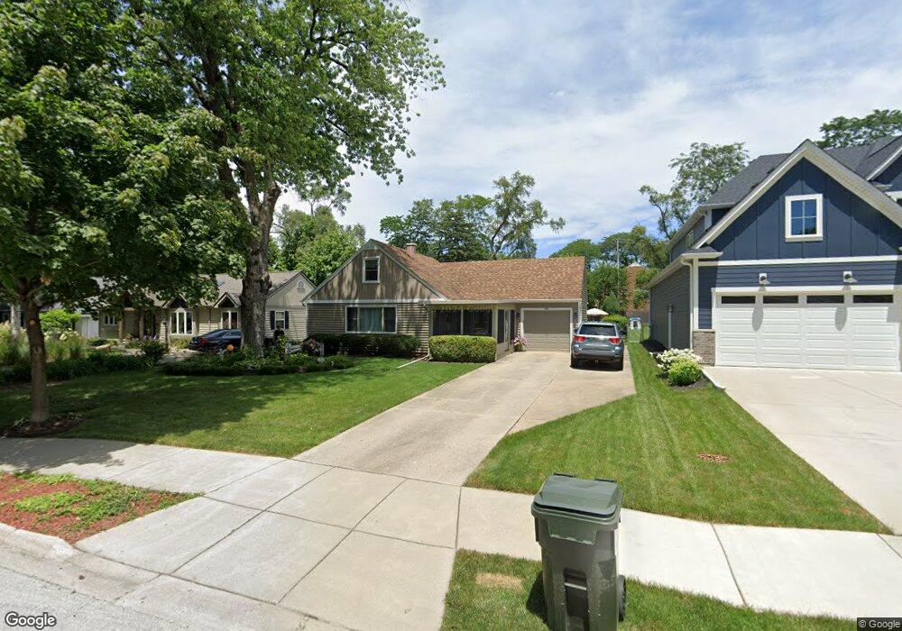 605 E 8th Ave, Naperville, IL 60563 - photo 1