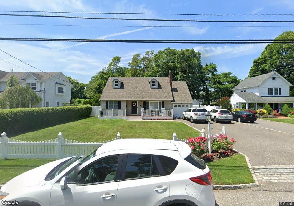 230 Mcconnell Ave, Bayport, NY 11705 - photo 1