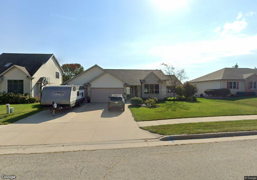 130 Hidden Ridges Cir, Combined Locks, WI 54113 - photo 1