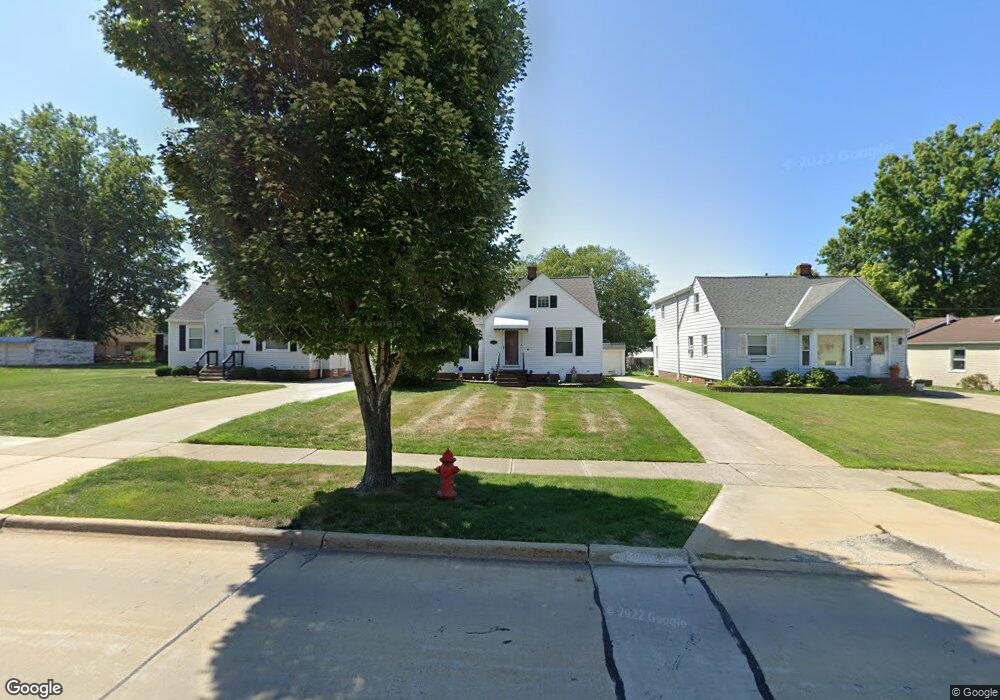 1904 E 300th St, Wickliffe, OH 44092 - photo 1