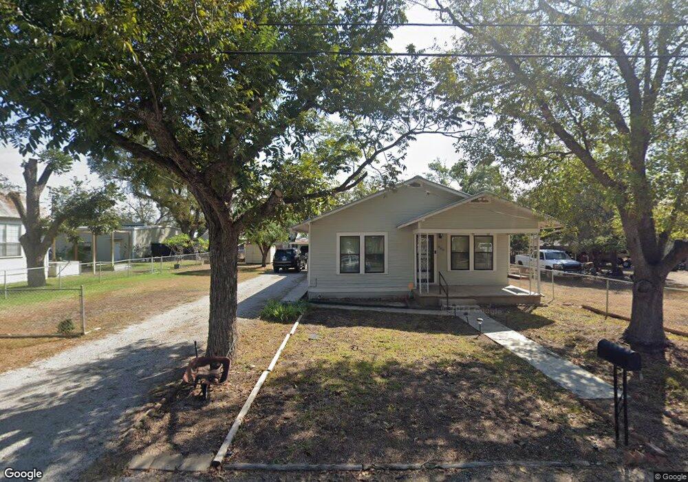 560 E Camp St, New Braunfels, TX 78130 - photo 1