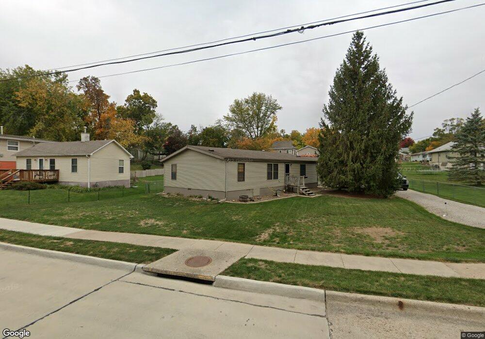 915 W 2nd St S, Newton, IA 50208 - photo 1