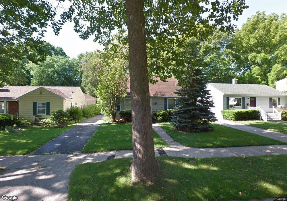 902 S Dexter Dr, Lansing, MI 48910 - photo 1