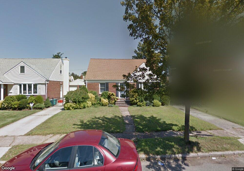 950 Oaks Dr, Franklin Square, NY 11010 - photo 1