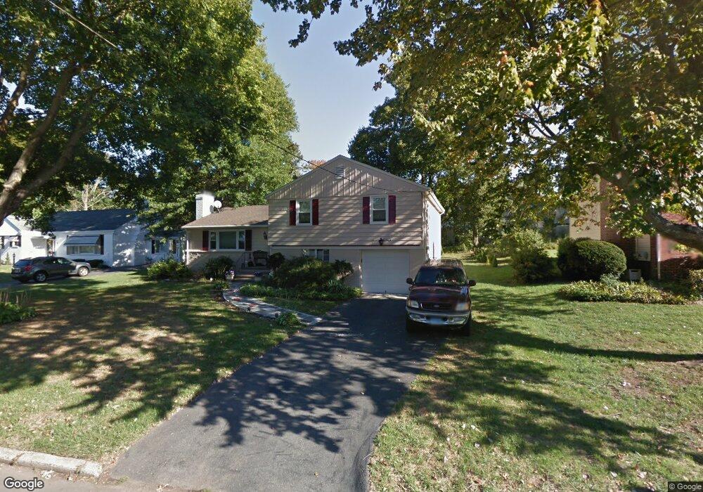 39 Lillibridge Ct, Hamden, CT 06517 - photo 1