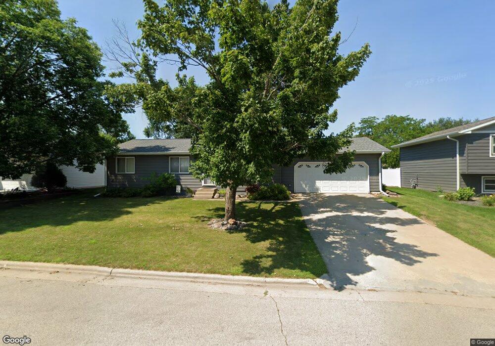 806 S 11th St, La Crescent, MN 55947 - photo 1