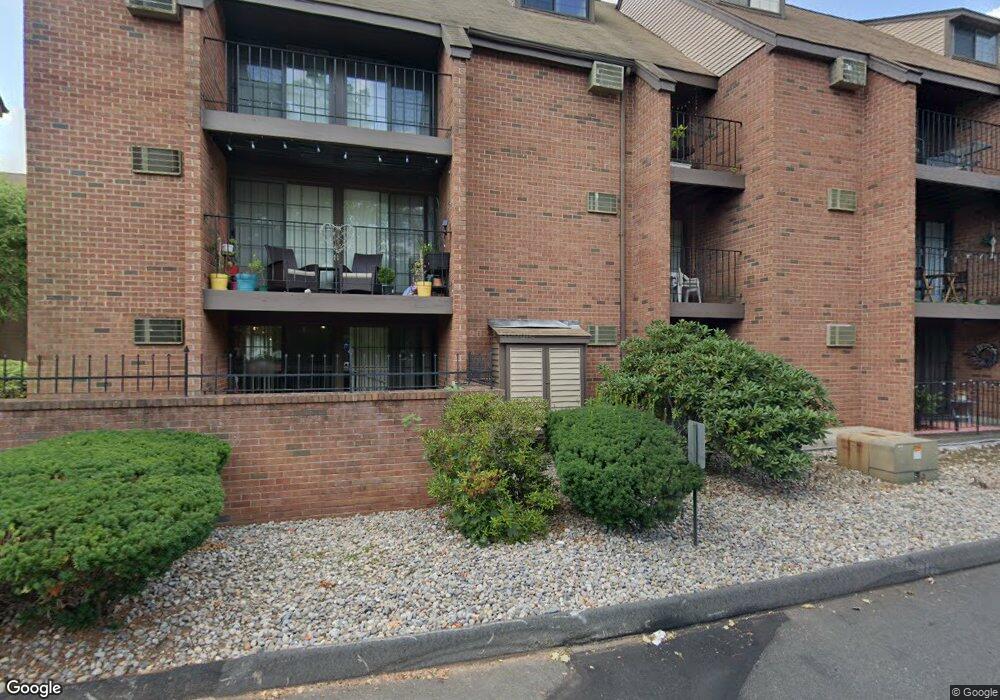 42 N Main St unit R, West Hartford, CT 06107 - photo 1