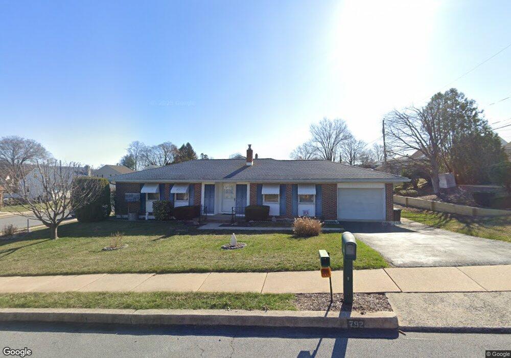 792 Davis Dr, Reading, PA 19607 - photo 1