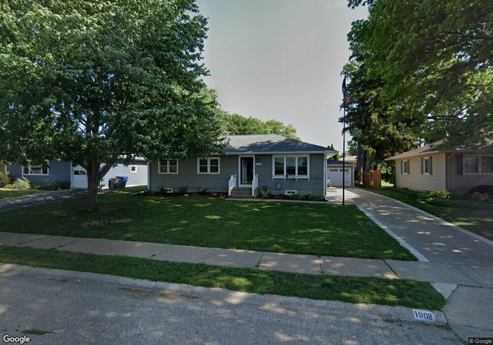 1908 W 37th St, Davenport, IA 52806 - photo 1