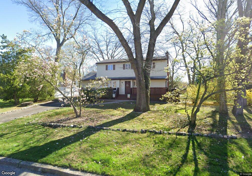 27 Apple Ln, ComMacK, NY 11725 - photo 1