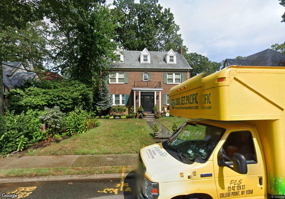 15 Primrose Ln, Valley Stream, NY 11580 - photo 1