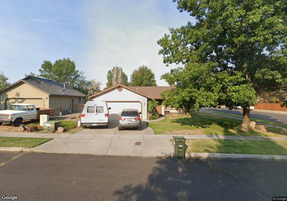 3195 NE Saber Dr, Bend, OR 97701 - photo 1