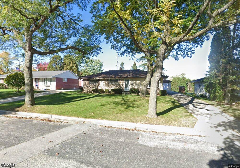 N91W16848 Laurel Ln, Menomonee Falls, WI 53051 - photo 1