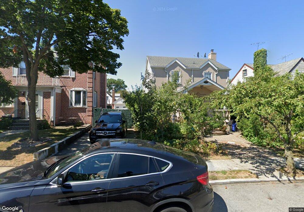 7640 173rd St, Fresh Meadows, NY 11366 - photo 1