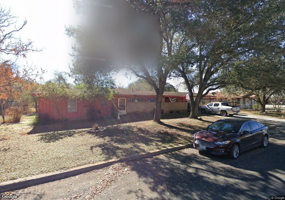 202 E Randall St, Beeville, TX 78102 - photo 1