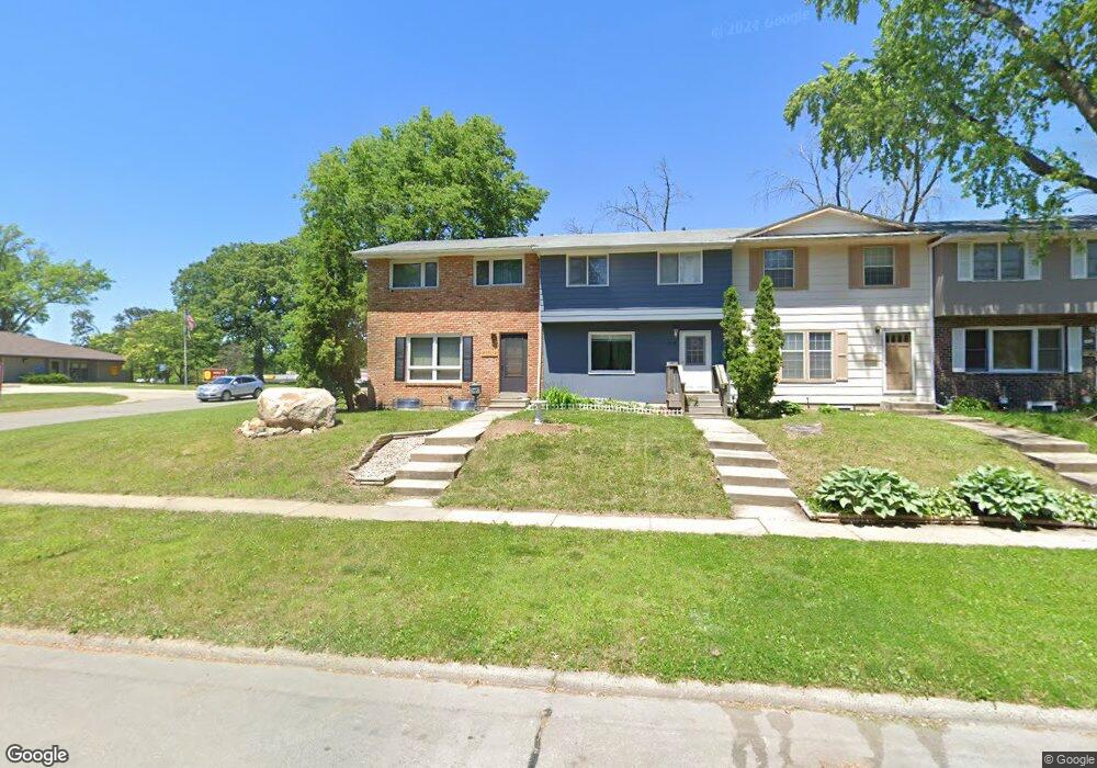 1421 W 2nd St, Cedar Falls, IA 50613 - photo 1